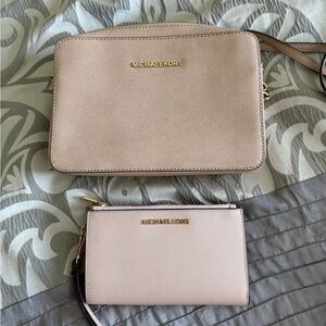 MK JET SET CROSSBODY & WALLET IN SOFT PINK 💕